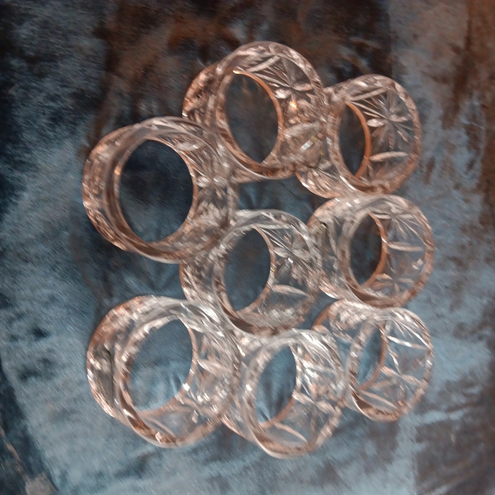 GORGEOUS NEW Set of 8 Crystal Clear Cut Essex 2" Napkin Rings.